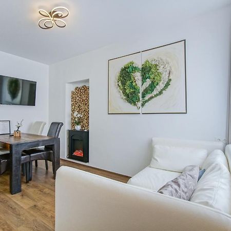 Auszeit Steiraland 8 Mit Ueberdachten Balkon Und Parkplatz Leoben  Kültér fotó
